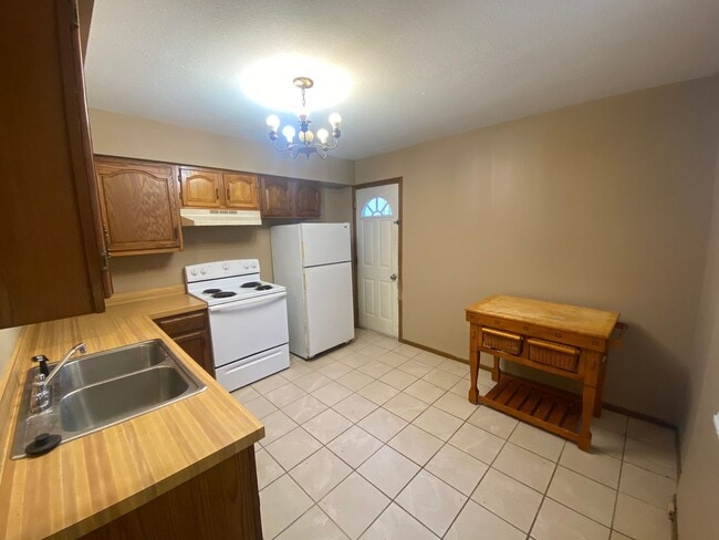 Building Photo - 2328 Mitchell Ave Unit 2328 Mitchell Ave