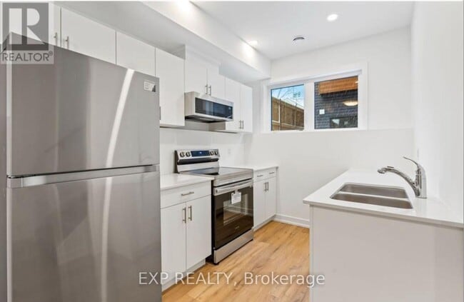 Photo - 781 Clare Ave