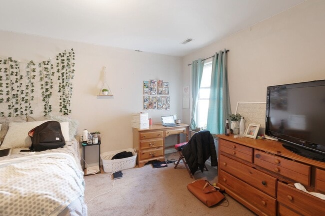 Building Photo - 1628 Willington St Unit C