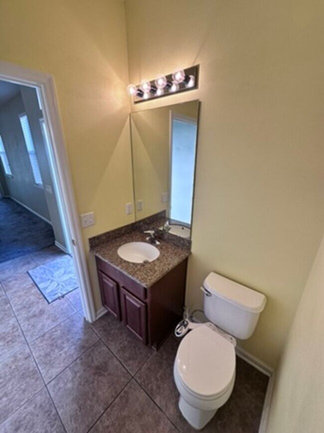 Photo - ***HOLIDAY SPECIAL NO RENT FOR DECEMBER*** Stylish 3BR Townhome with Garage & Walk-In Closet