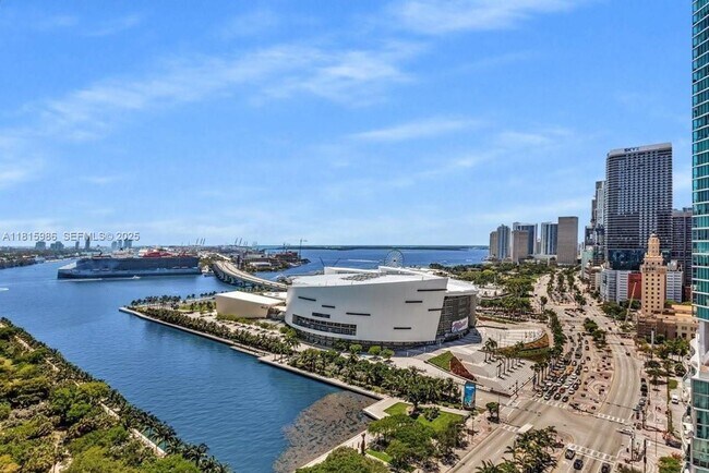 Building Photo - 900 Biscayne Blvd Unit 2408