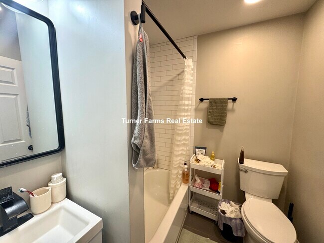 Photo - 124 Berkshire St Apartments