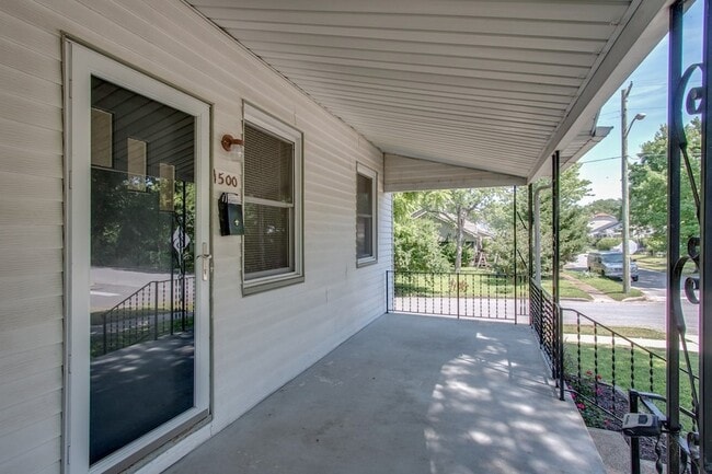 Photo - 1500 Berry St