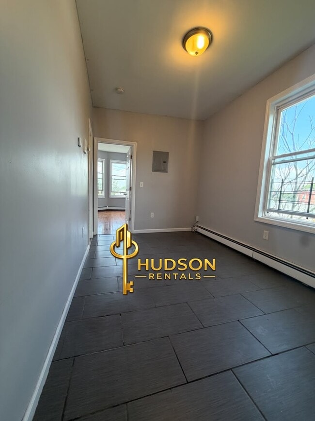 Photo - 86 Winfield Ave Unit 3L