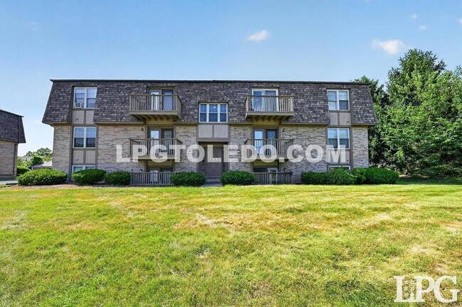 Photo - 811 Hilltop Ln