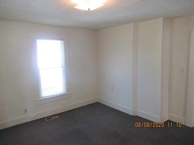 Photo - 419 E 12th St