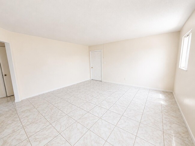 Photo - 1521 W 21st St Unit 6