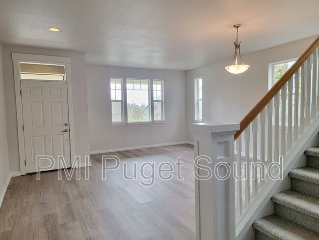 Photo - 576 Mount Baker Pl NE