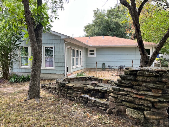 Photo - 1000 E Walnut St