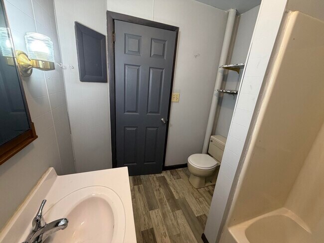 Photo - 18 Collett-S