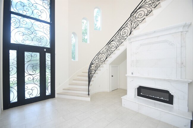 Photo - 422 Mignon Ln