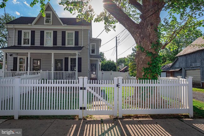 Photo - 114 S 3rd St House