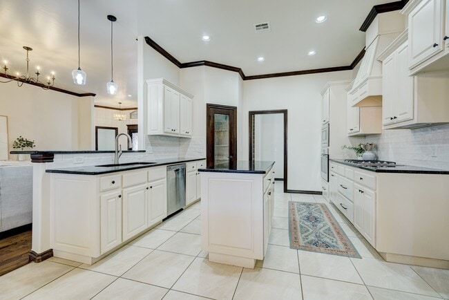 Photo - 917 NW 185th St