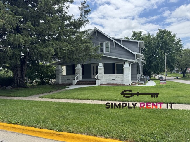Photo - Renovated 2 Bedroom, 2 Bathroom on Campus!