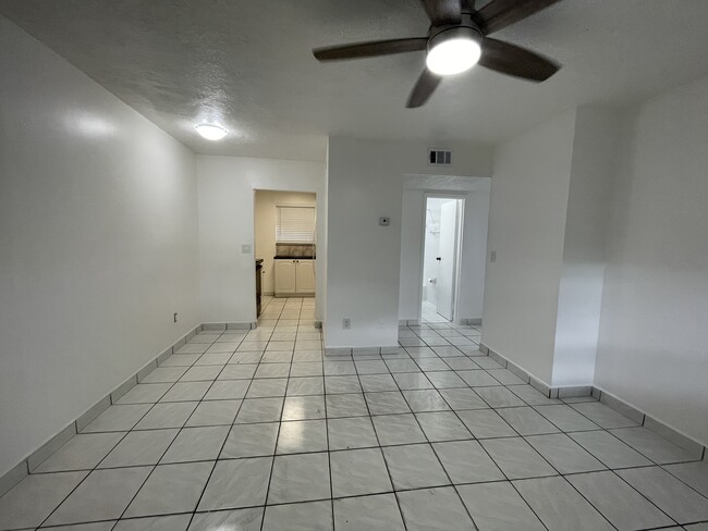 Photo - 6030 SW 32nd St Unit 3