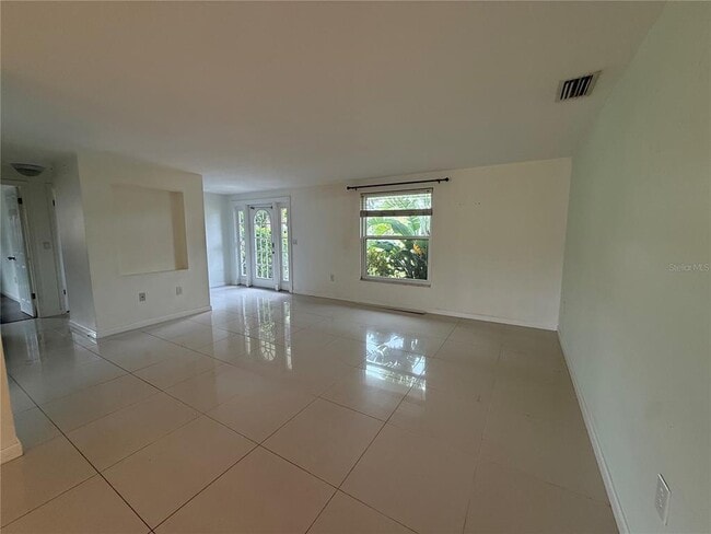 Photo - 3211 Mayflower St