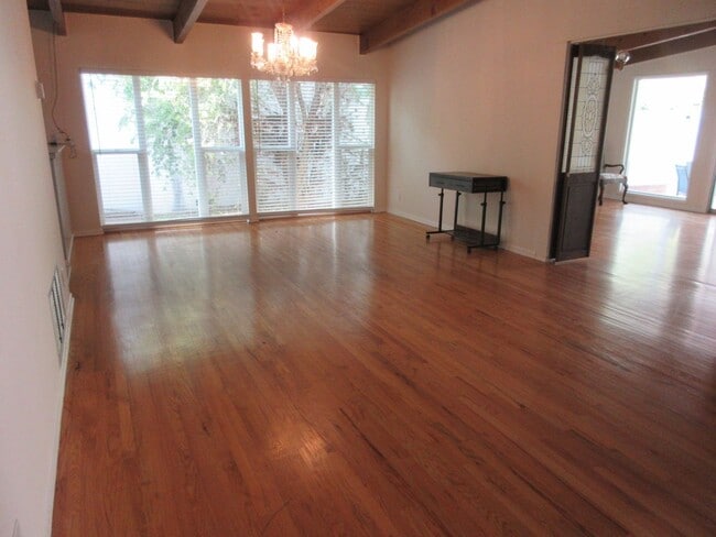 Photo - 13235 Cumpston St