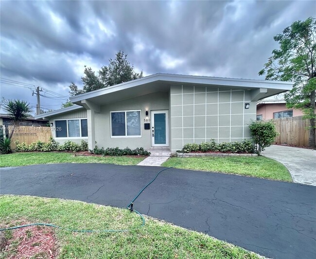 Building Photo - 580 NE 177th St