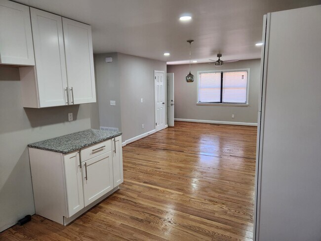 4 Faye St Unit 4