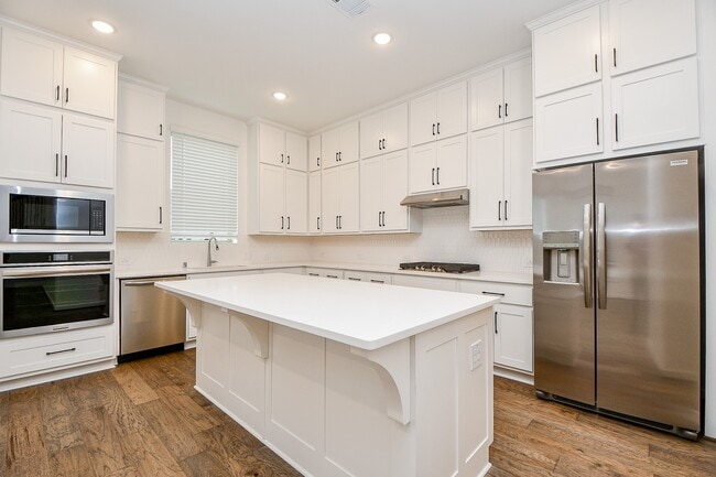 Photo - 6562 Scarlet Pond Ln