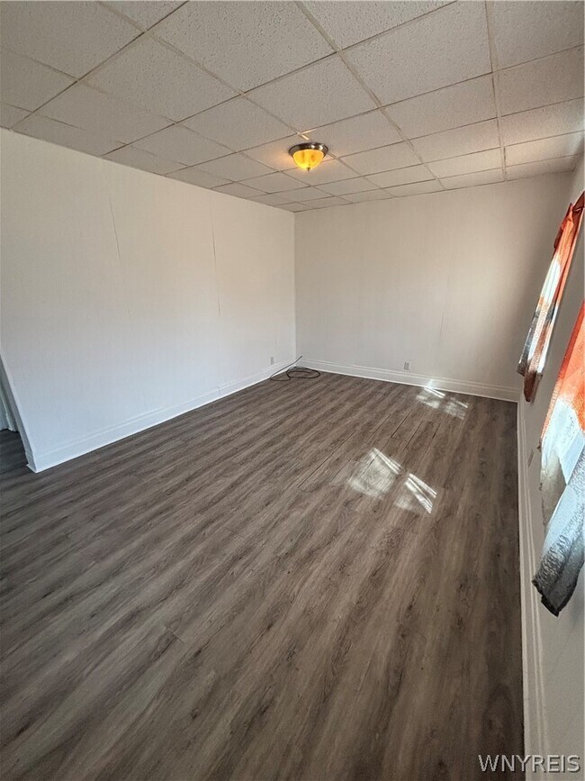 Photo - 1780 Falls St