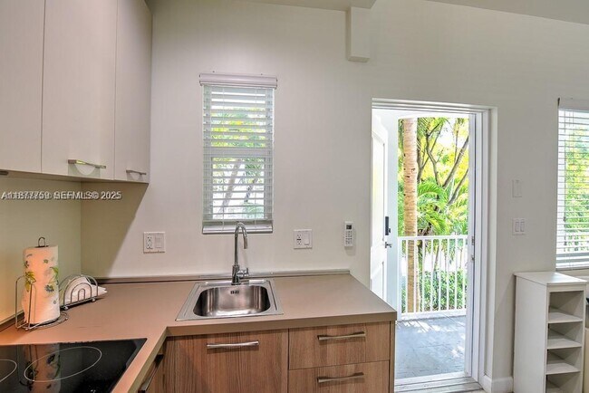 Photo - 245 NE 33rd St Unit 105