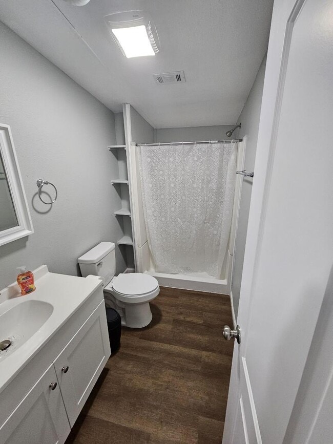 Photo - 8144 Hewitt St