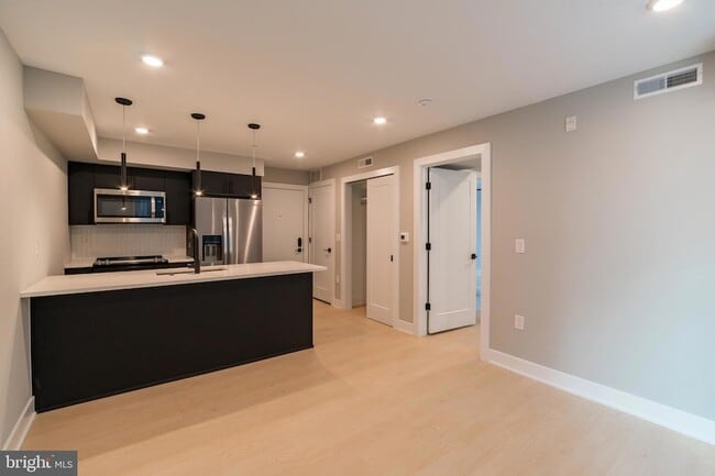 Building Photo - 6604 Ridge Ave Unit 210