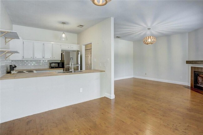 Photo - 1610 Waterston Ave Unidad 7