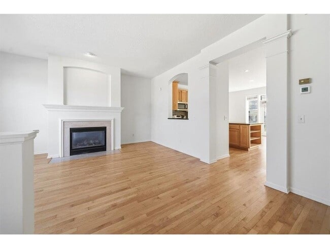 Photo - 325 W River Pkwy