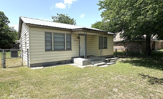 Photo - 306 N Ann Blvd