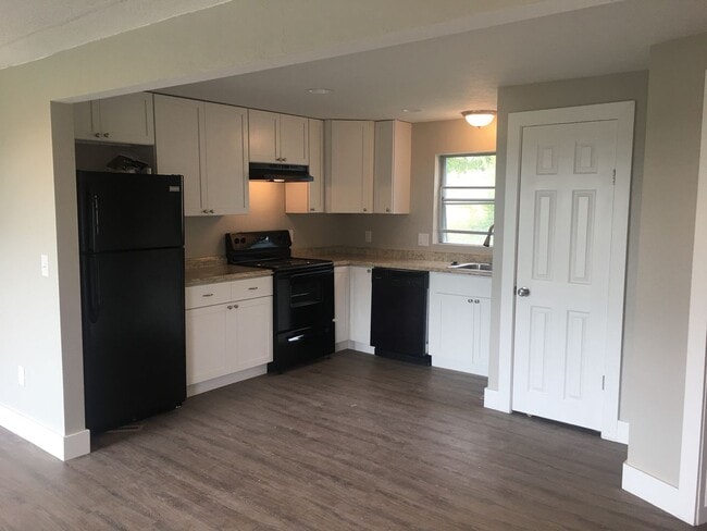 Three Bedroom Townhome; Farmington, 1,100... - Three Bedroom Townhome;  Farmington, 1,100...