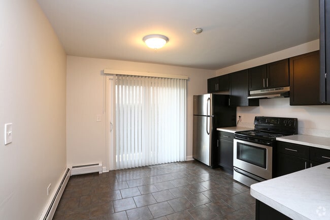2BR, 1BA - 975SF - Kitchen - Surrey Place Apartments