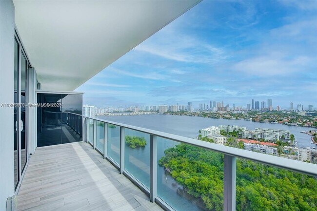 Building Photo - 16385 Biscayne Blvd Unit 2616