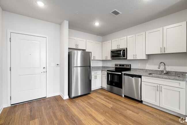 2BR, 2BA - 822SF - Kitchen