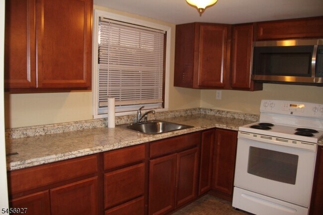 Photo - 31 Ringwood Ln