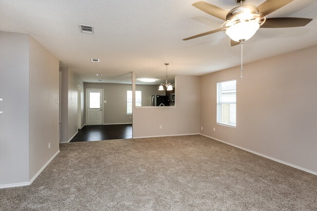 Photo - 565 Keble Dr