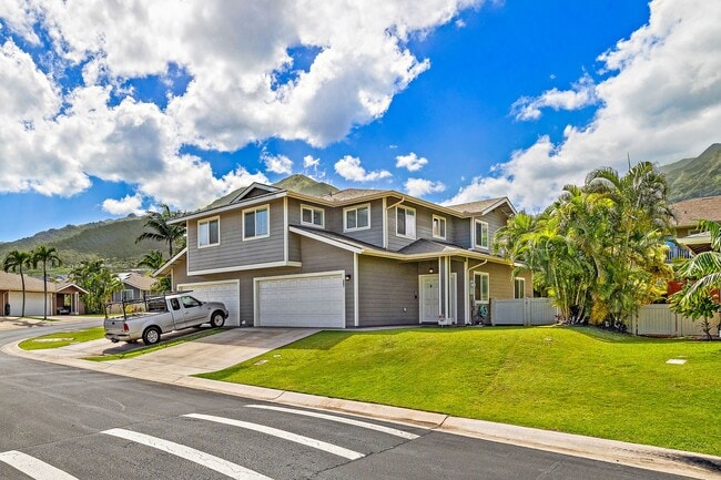 Building Photo - Unfurnished Townhome with Garage, 3 bedroo...