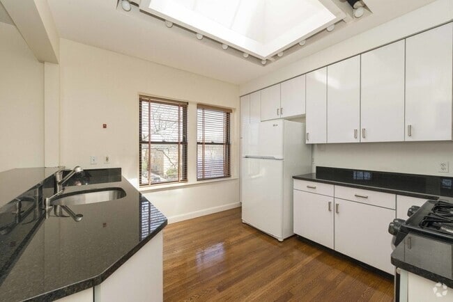 Building Photo - 344 Harvard St Unit 3 Rental
