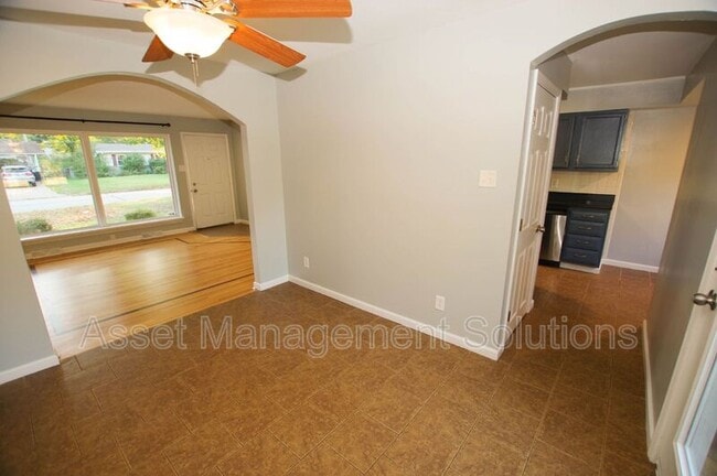 Photo - 723 Riderwood Dr