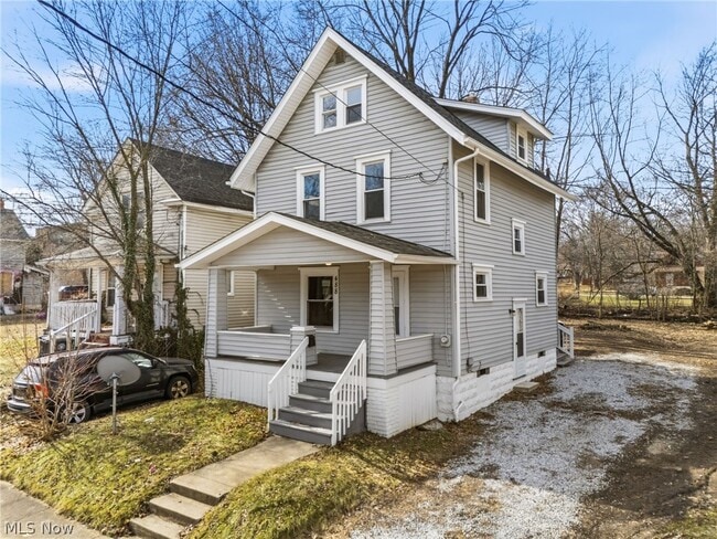 Building Photo - 488 Alexander St