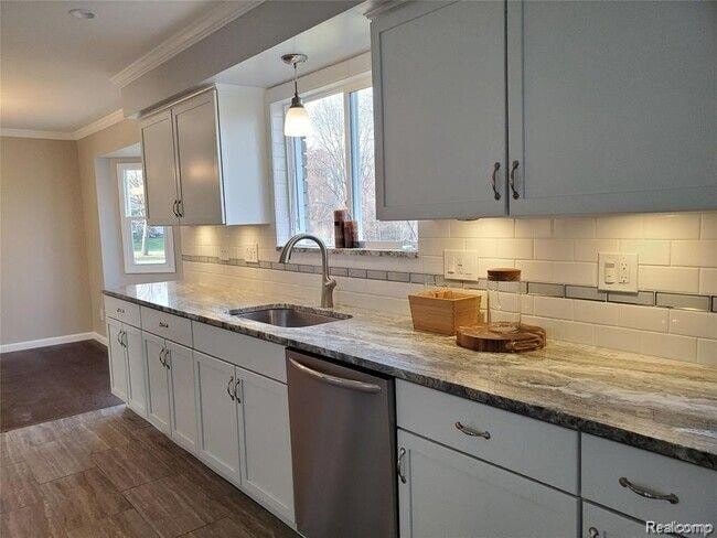 Photo - 15596 Nola Cir