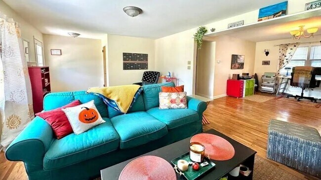 Photo - 203 Orchard St N