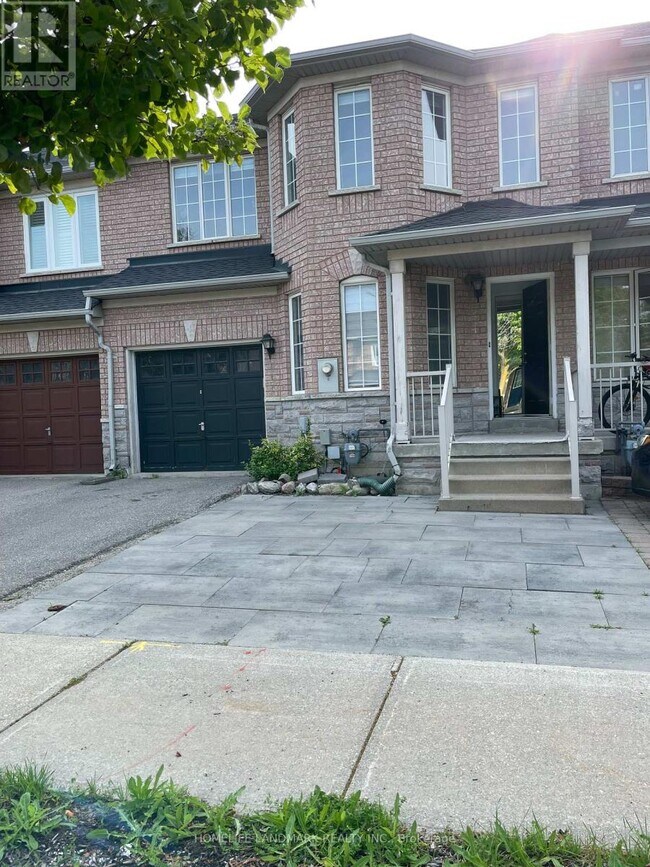 Photo - 47 Waterton Crescent