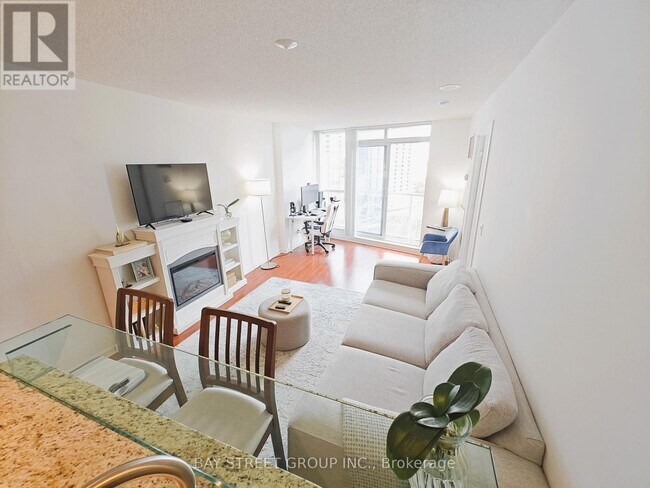 Photo - 208 Queens Quay W Unit 806