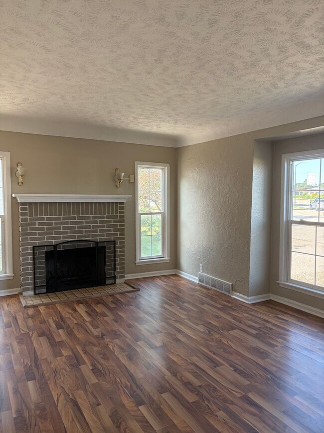 Photo - Lovely 3 Bedroom Downtown Holland