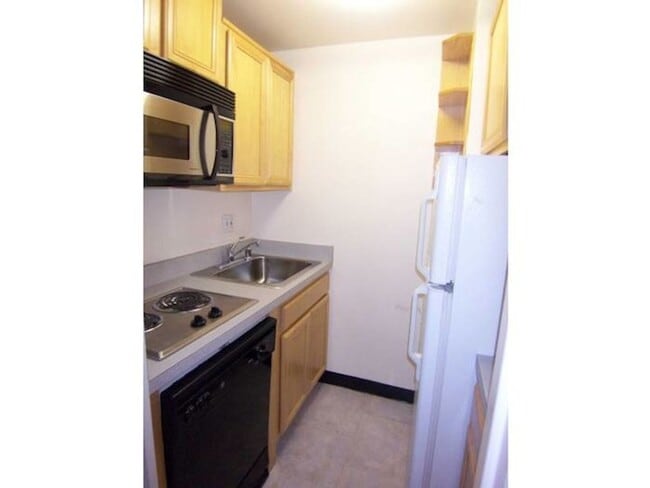 Photo - Unique Studio in Foggy Bottom with Solarium Near GW University and Hospital. An Exceptional Find! Unidad 204