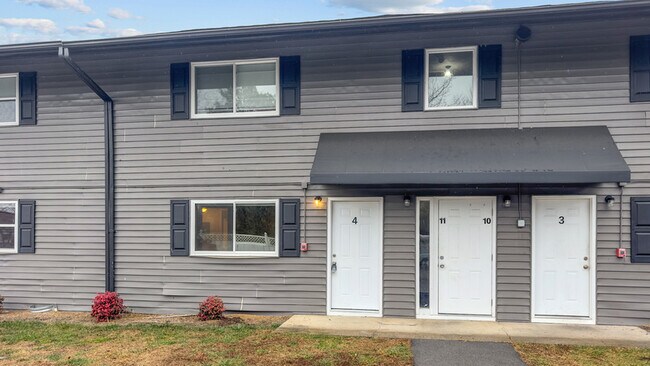 Building Photo - 2215 Washington Pike Rental