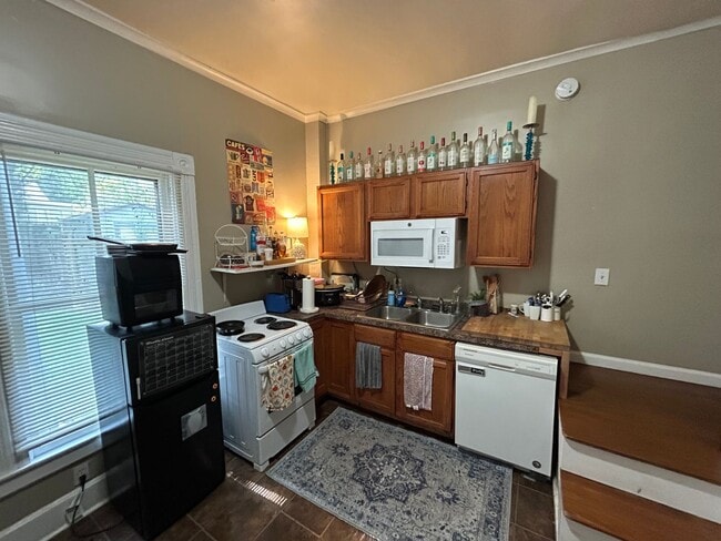 Photo - 330 Oldham Ave