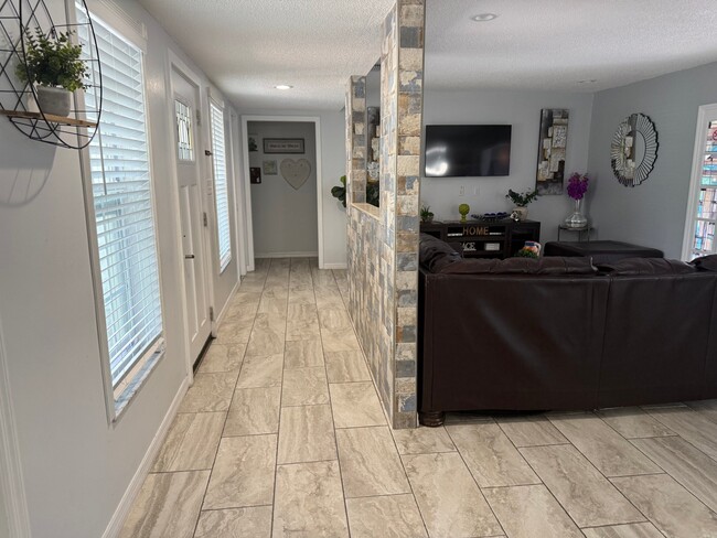 Photo - 914 W Cimmeron Dr